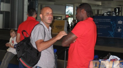 אפולה אדל ויוסי אבוקסיס בפורטוגל (עמוד הפייסבוק הרשמי של הפועל)