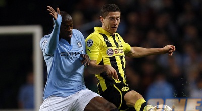 יאיא טורה מנסה לעצור את רוברט לבנדובסקי (רויטרס)