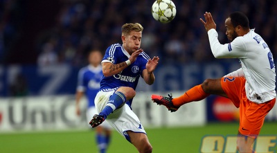 לואיס הולטבי נאבק עם גארי בוקאלי על הכדור (GettyImages)