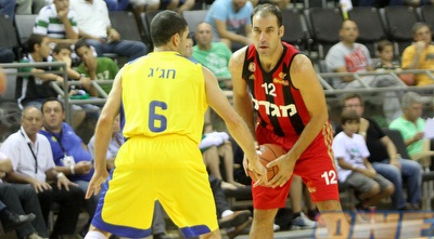 דרור חג´ג´ מול מאיר טפירו. קפטו אשדוד בעבר והקפטן בהווה (חגי ניזרי)