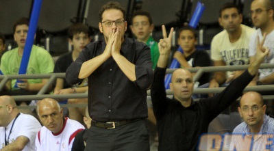 שרון דרוקר אובד עצות על הקווים (חגי ניזרי)