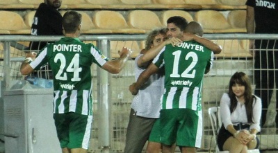 אנדלובו וצעירי חוגגים עם עטר (עמית מצפה)