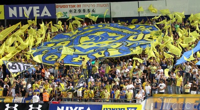 אוהדי מכבי ת&qout;א. המחאה נמשכת (שי לוי) אוהדי מכבי ת&qout;א. המחאה נמשכת (שי לוי)