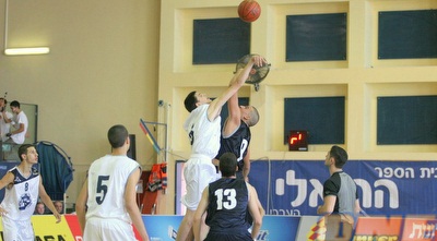 עדן סמאדג´ה מול רועי נבארו (משה חרמון)