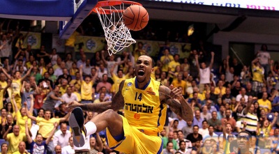 כך סיים מלקולם תומאס את המחצית הראשונה (שי לוי)