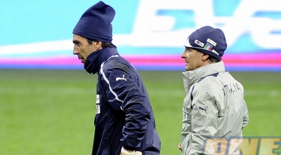 ג´יאנלואיג´י בופון וצ´זארה פראנדלי מתמודדים עם הקור (GettyImages)