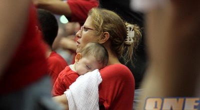 האוהדת הצעירה ביותר של הפועל מנמנמת (יוסי ציפקיס)