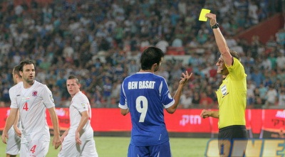 ובתגובה מקבל כרטיס צהוב (משה חרמון)