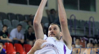 עמית תמיר עולה לסל. דרס את עפולה (יניב גונן)