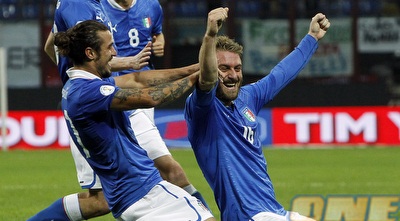 דה רוסי מאושר אחרי השער (רויטרס)