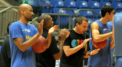 בלאט, שארפ ודווין סמית´ מוחאים כפיים (משה חרמון)