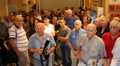 מבקרי התערוכה (חגי ניזרי) מבקרי התערוכה (חגי ניזרי)