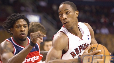 דמאר דרוזן מסתובב לסל (רויטרס)