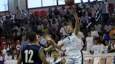 טל דוידוף זורק לסל (חגי ניזרי)