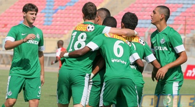 שחקני מכבי חיפה חוגגים עם גוזלן את השער השני (משה חרמון)