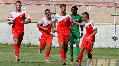 יוני אוזן לאחר השער שכבש (משה חרמון)