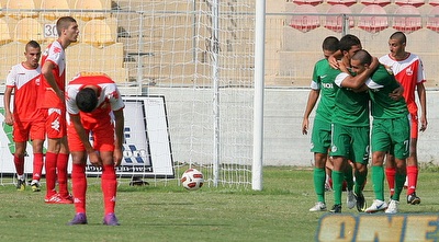 שחקני מכבי חיפה חוגגים את החמישי (משה חרמון)