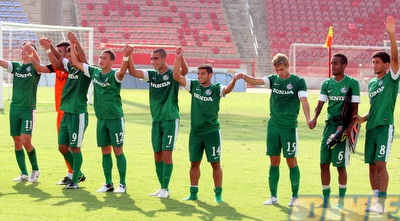 שחקני הנוער של חיפה מודים לקהל (משה חרמון)