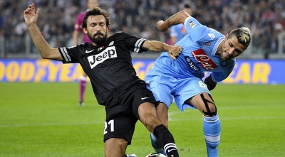 אנדראה פירלו נאבק בוואלון ברהאמי (רויטרס)