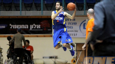 אוחיון. כשהוא לא על המגרש, ניהול המשחק (יניב גונן)