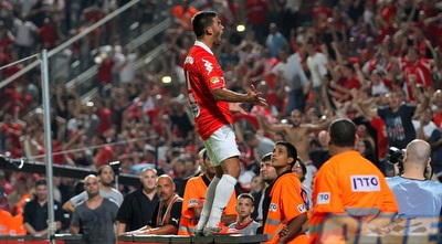 חנן ממן מטריף את האוהדים אחרי השער היפה (שי לוי) חנן ממן מטריף את האוהדים אחרי השער היפה (שי לוי)