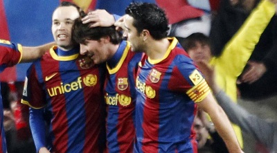 מסי, צ&acute;אבי ואינייסטה. חברים באותו מועדון (רויטרס)