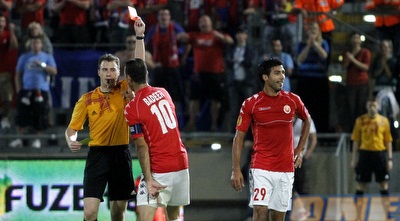 חוטבא רואה את האדום, באדיר מנסה להבין (יוסי ציפקיס)