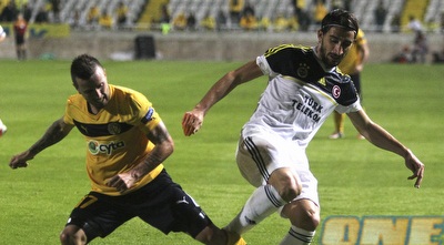 פאולו סרג´יו מלימאסול נאבק עם מחמט טופאל (רויטרס) פאולו סרג´יו מלימאסול נאבק עם מחמט טופאל (רויטרס)