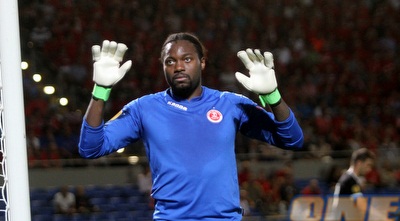 אפולה אדל מרים ידיים, אבל עדיין מאמין (חגי ניזרי)