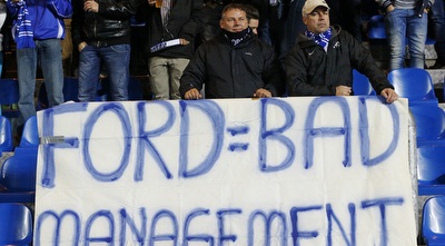 אוהדי גנק והמחאה נגד המפעל שנסגר (רויטרס)