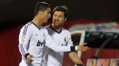 רונאלדו ואלונסו. לא ברור על מה יש להם להתווכח (רויטרס)