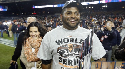 פאבלו סנדובאל חוגג עם הגביע הפרטי שלו (רויטרס)