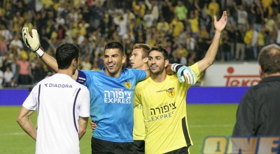 הרוש ועזריאל לא יודעים את נפשם מרוב אושר (משה חרמון)