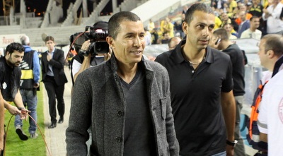 אלי טביב. בבית&qout;ר מחכים לו (יוסי ציפקיס)