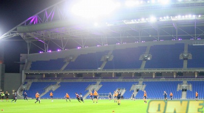 שחקני נתניה מתאמנים באצטדיון החדש (יניב גונן)