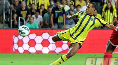 מהראן ראדי מעיף את הכדור לשערו של ארקין (שי לוי) מהראן ראדי מעיף את הכדור לשערו של ארקין (שי לוי)