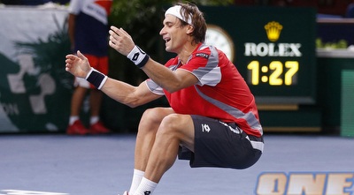 פרר נשכב על המגרש בדמעות (רויטרס) פרר נשכב על המגרש בדמעות (רויטרס)