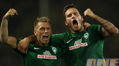 ארון האנט חוגג עם מרקו ארנאוטוביץ´ (רויטרס)