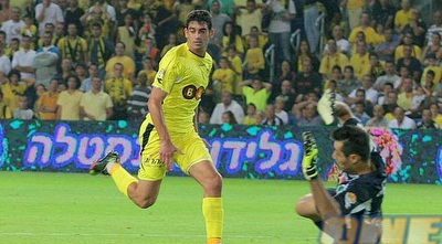 עומר דמארי עובר את לואיג´י סנאמו (משה חרמון)