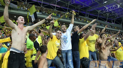 אוהדי מכבי נתניה חוגגים בביתם החדש (יוסי ציפקיס)