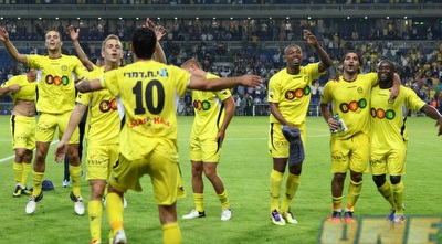 ירדן כהן מנצח את החבורה הצהובה (יוסי ציפקיס)