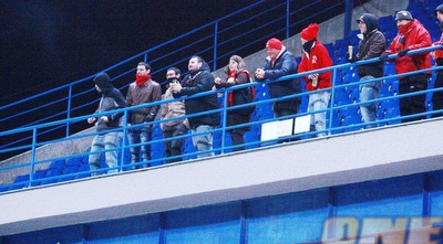 אוהדי הפועל תל אביב באימון (צביקה הלפרין, האתר הרשמי)