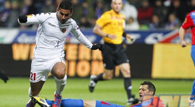 רועי גורדנה דוהר לרחבה (רויטרס)