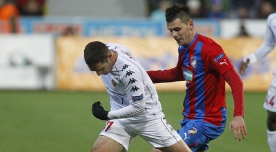 אלרואי כהן בורח ממיכל דוריס (רויטרס)