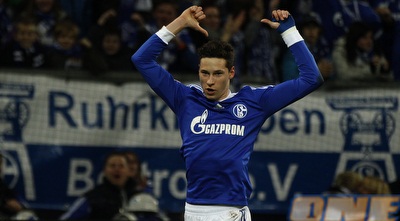 דראקסלר חוגג עם אוהדי שאלקה. יחגוג עם סיטי? (רויטרס) דראקסלר חוגג עם אוהדי שאלקה. יחגוג עם סיטי? (רויטרס)