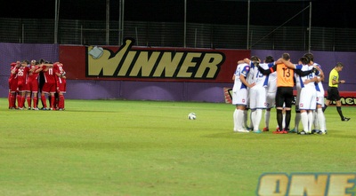 שתי הקבוצות לפני המשחק (משה חרמון)