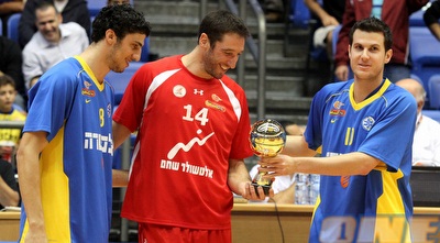 יניב גרין זכה לכבוד ממכבי ת&qout;א בפתיחת העונה (שי לוי) יניב גרין זכה לכבוד ממכבי ת&qout;א בפתיחת העונה (שי לוי)