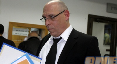 עו&qout;ד עמית פינס (חגי ניזרי)