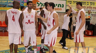 שחקני עפולה מאושרים בסיום (עמית מצפה)