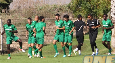 שחקני מכבי חיפה באימון (עמית מצפה)